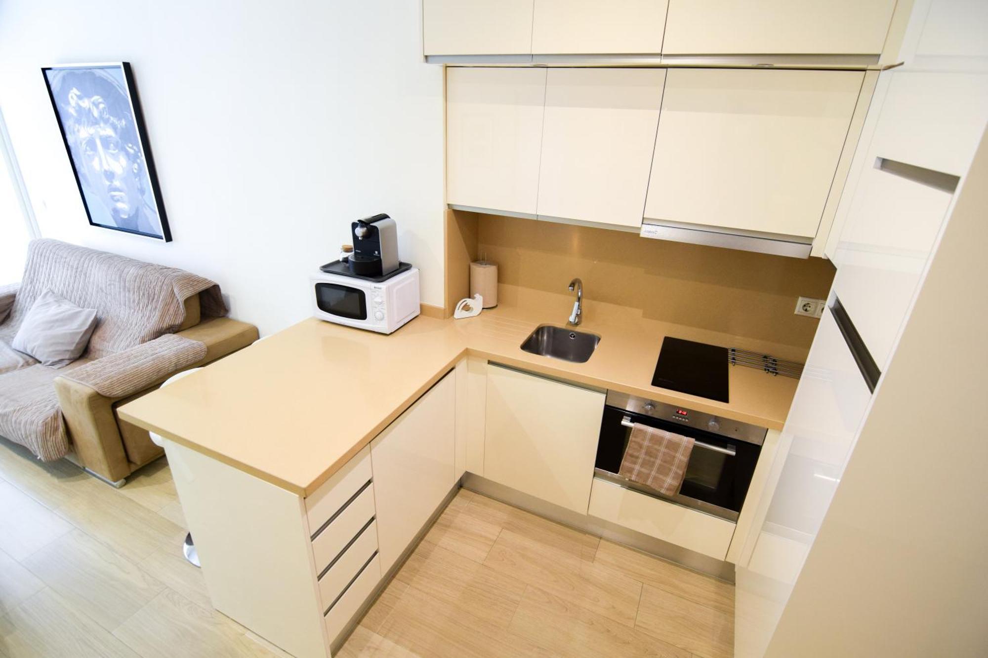 Malagueta Beachside Charm Apartment Малага Екстериор снимка