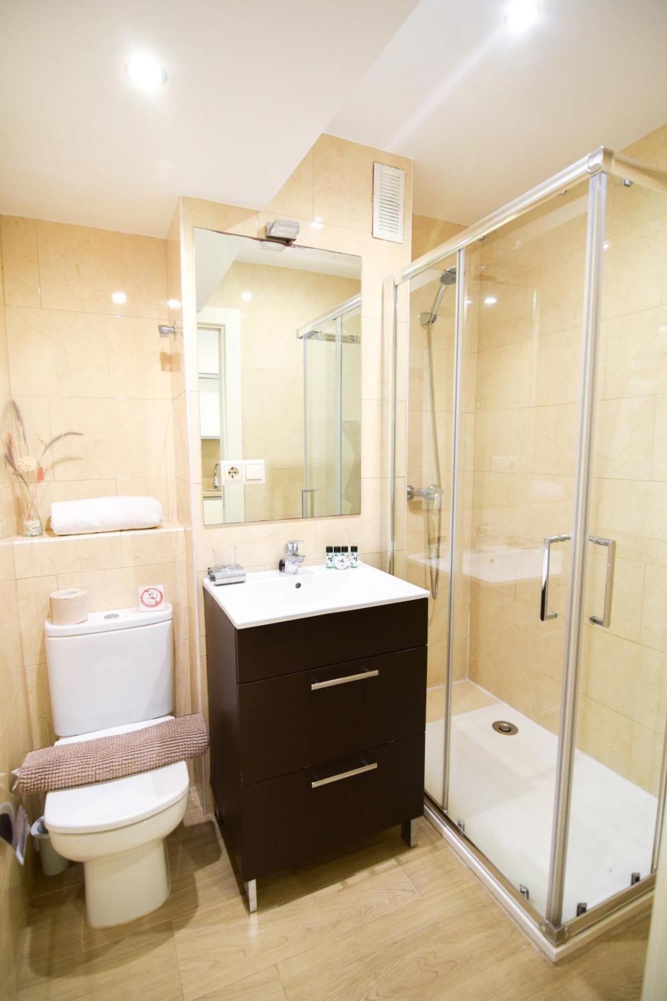 Malagueta Beachside Charm Apartment Малага Екстериор снимка