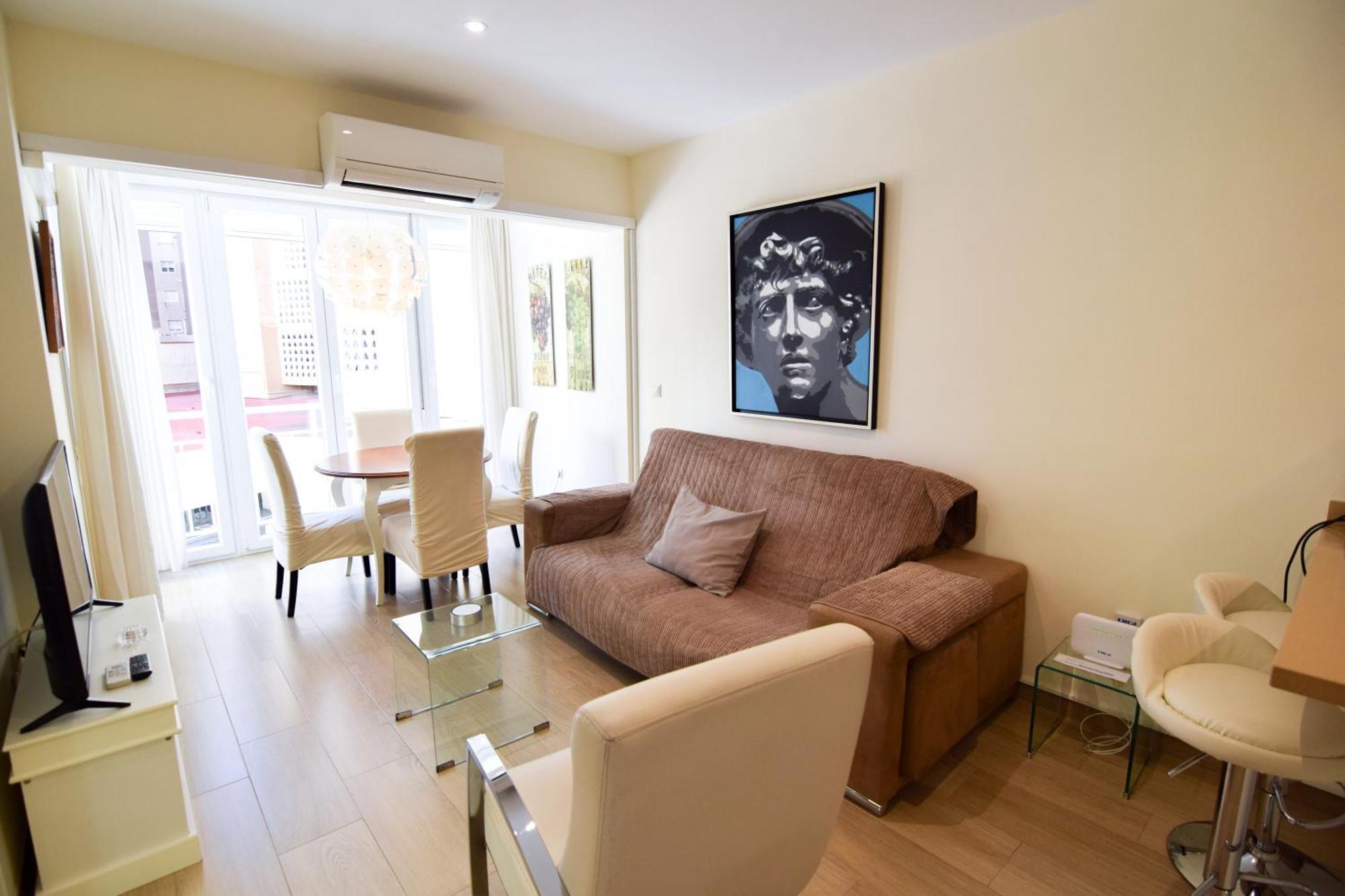 Malagueta Beachside Charm Apartment Малага Екстериор снимка