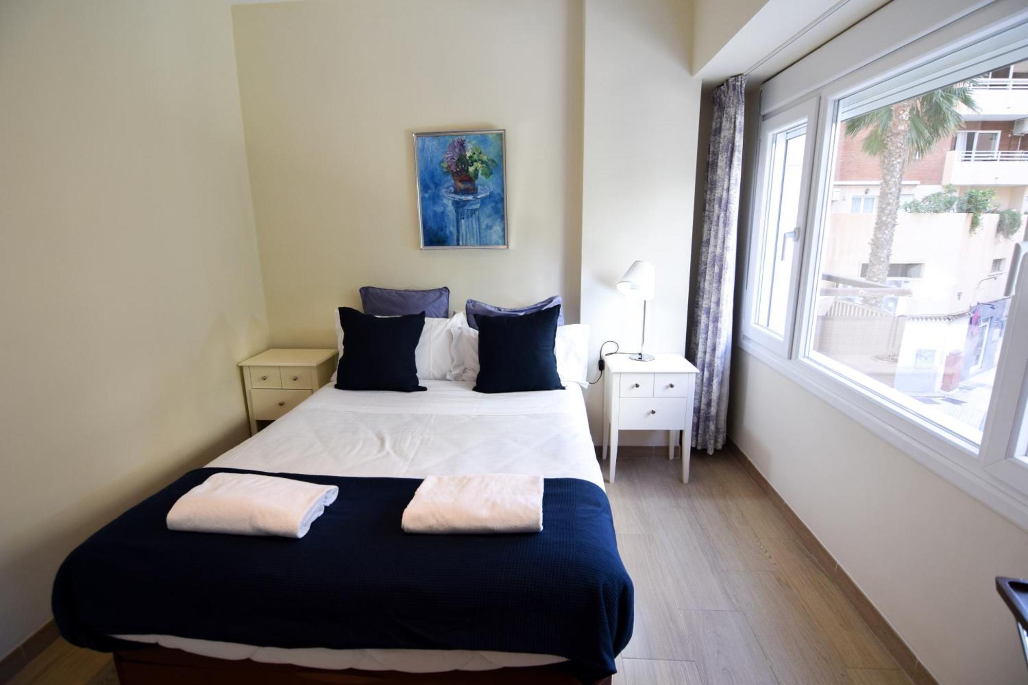 Malagueta Beachside Charm Apartment Малага Екстериор снимка