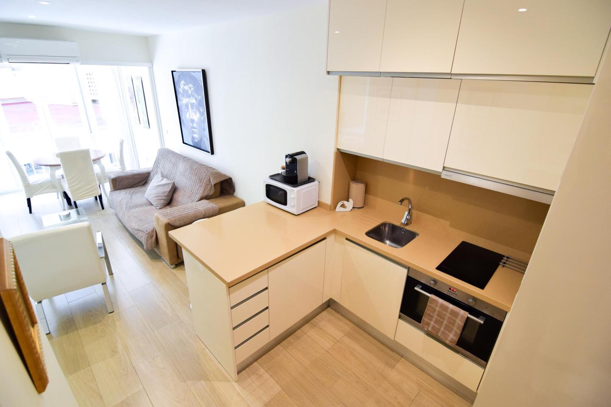 Malagueta Beachside Charm Apartment Малага Екстериор снимка