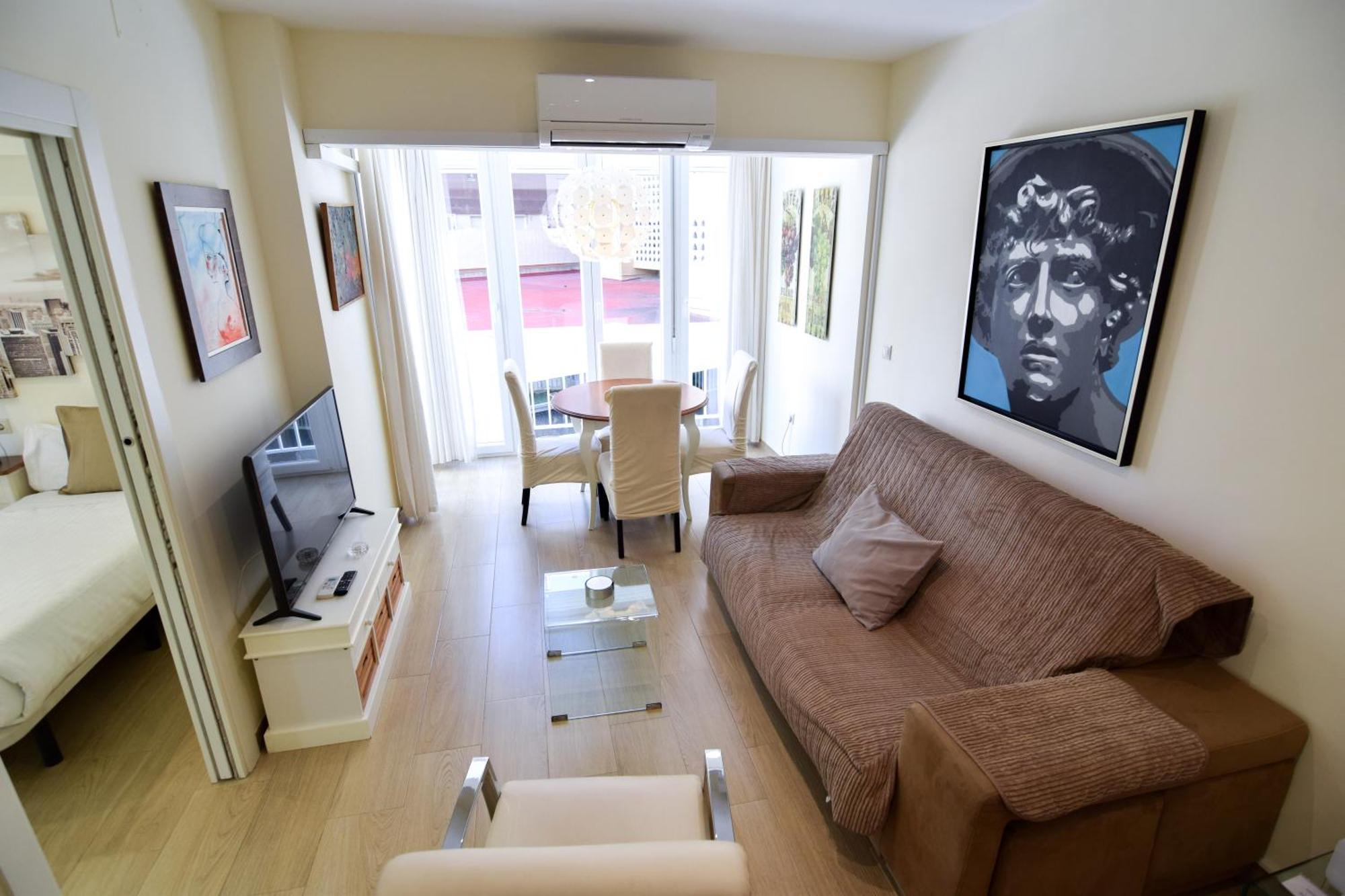 Malagueta Beachside Charm Apartment Малага Екстериор снимка