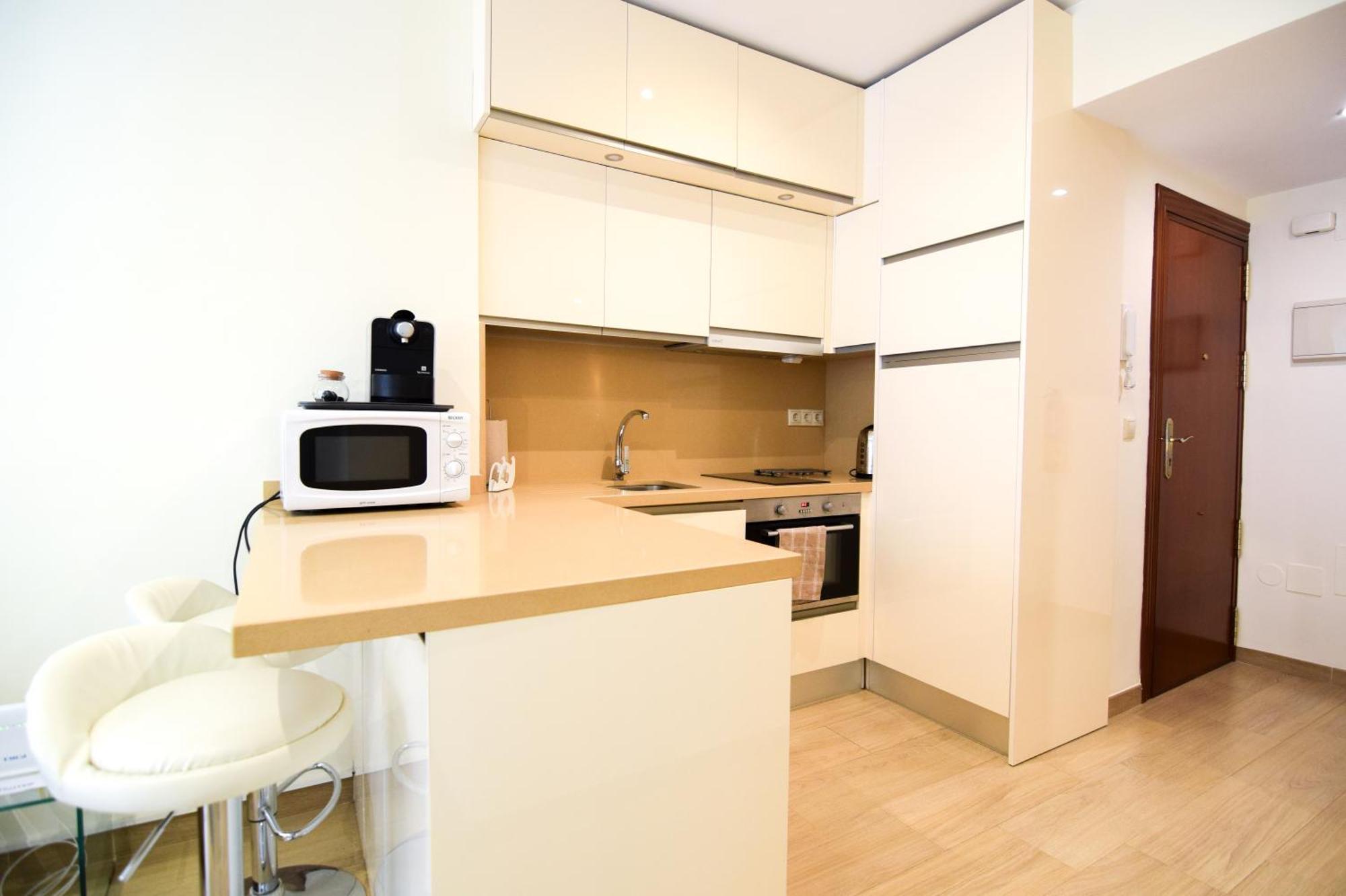 Malagueta Beachside Charm Apartment Малага Екстериор снимка