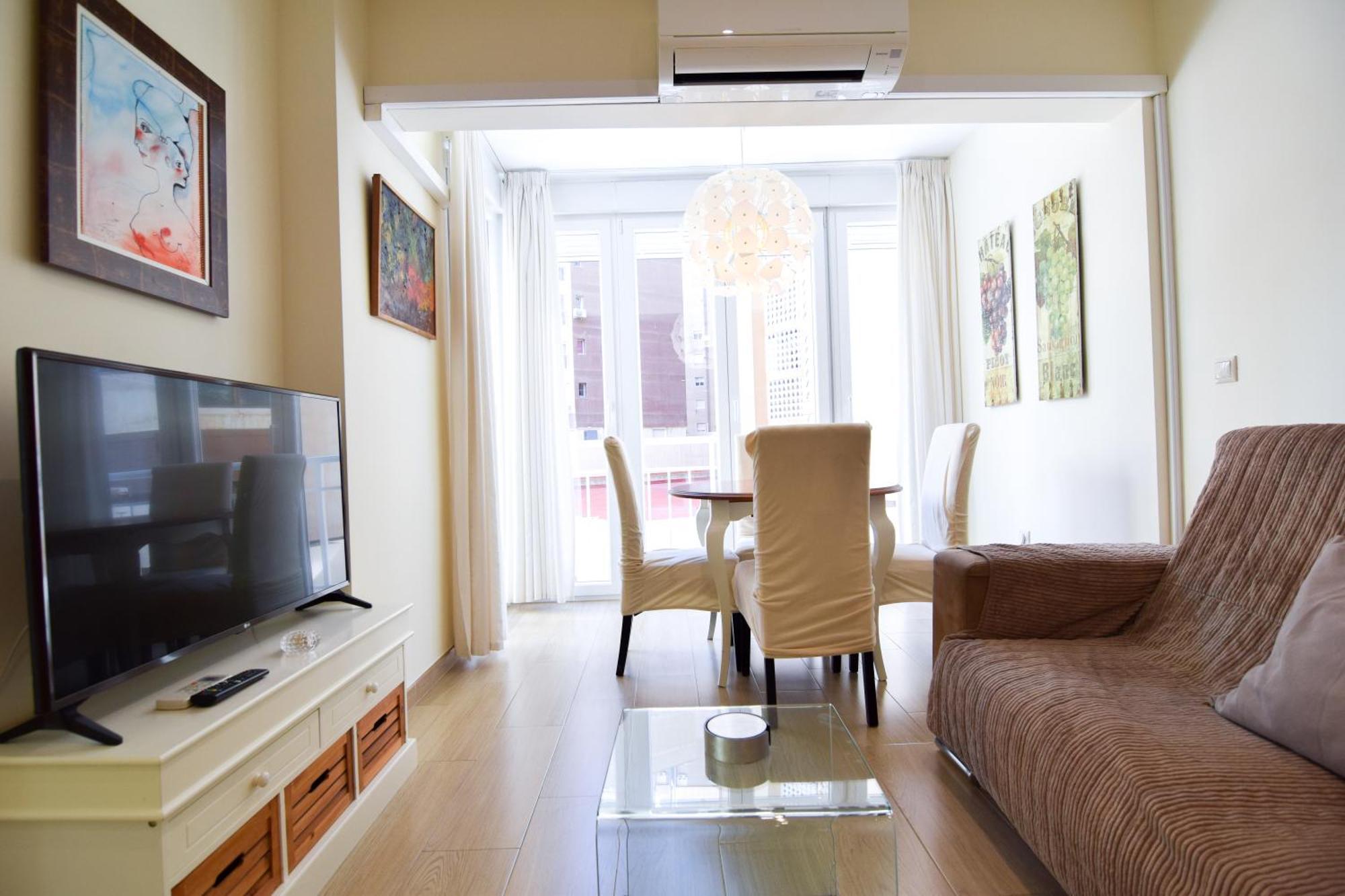 Malagueta Beachside Charm Apartment Малага Екстериор снимка