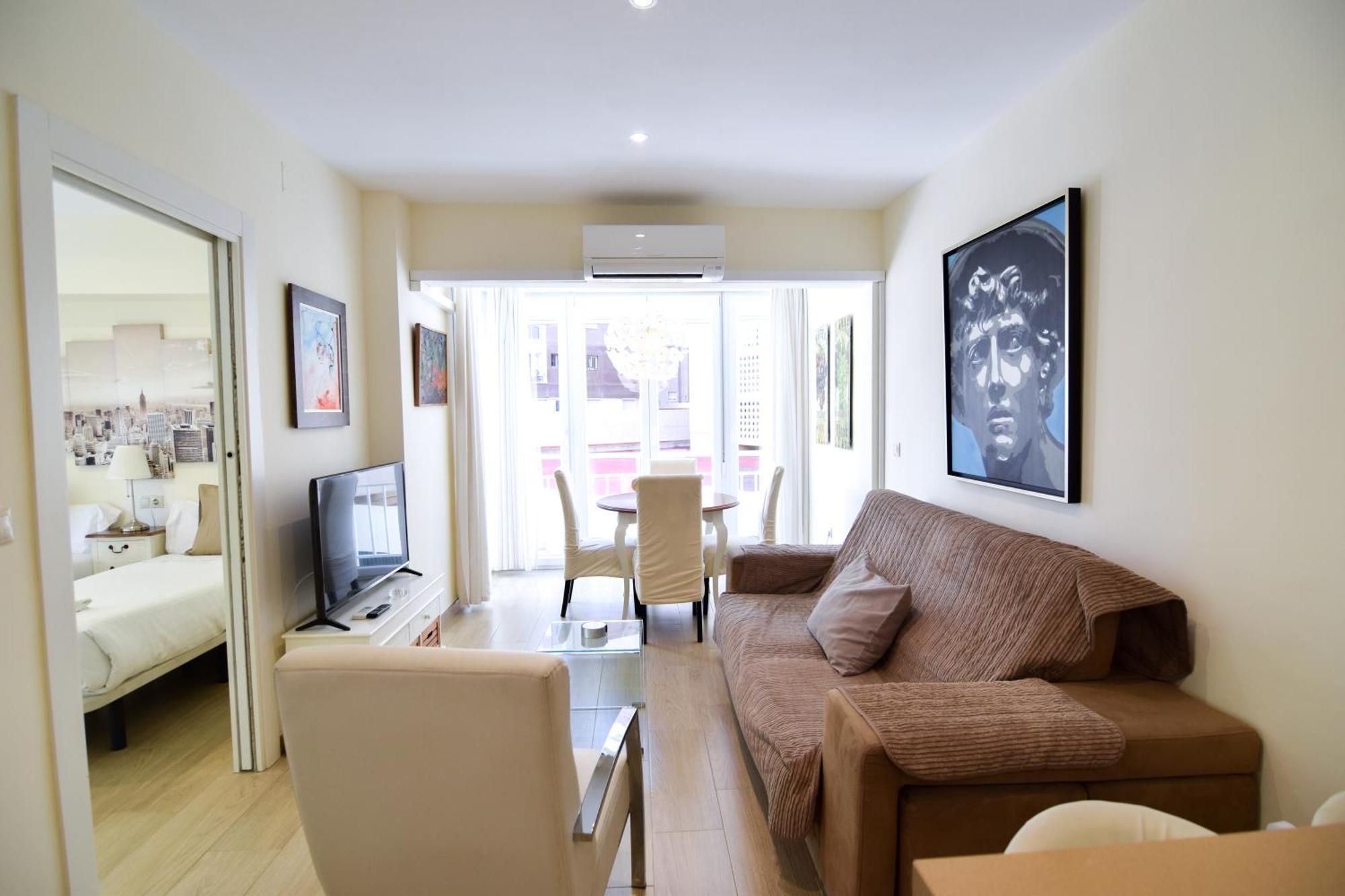 Malagueta Beachside Charm Apartment Малага Екстериор снимка