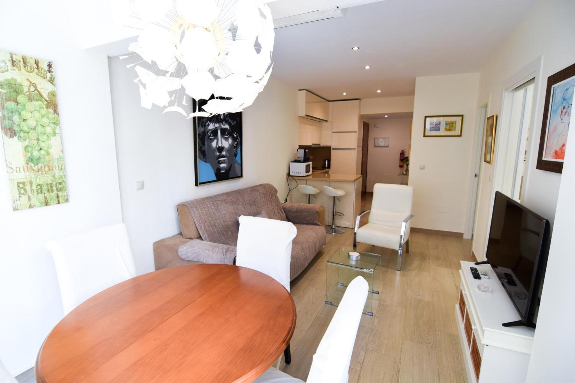 Malagueta Beachside Charm Apartment Малага Екстериор снимка