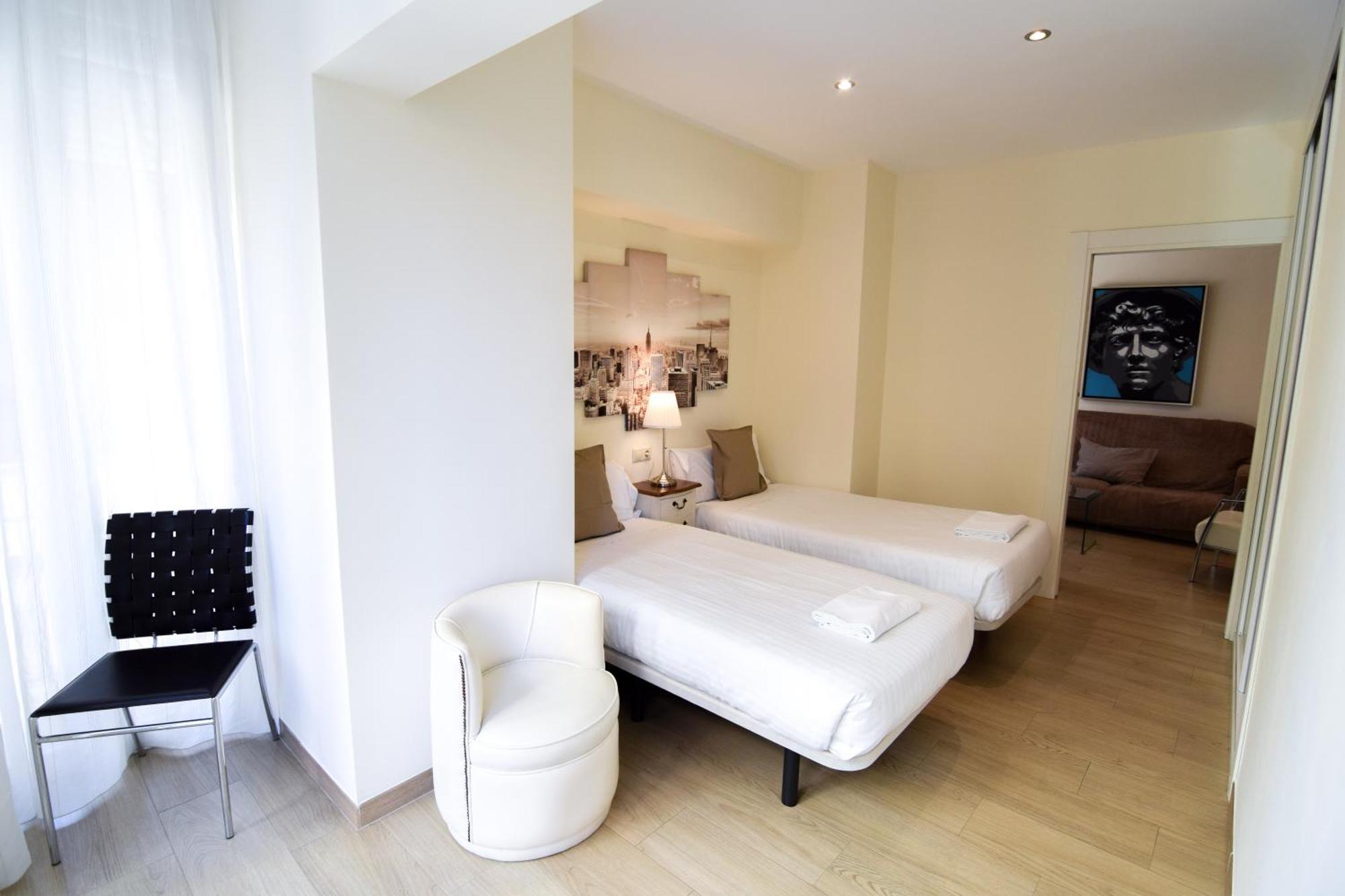 Malagueta Beachside Charm Apartment Малага Екстериор снимка