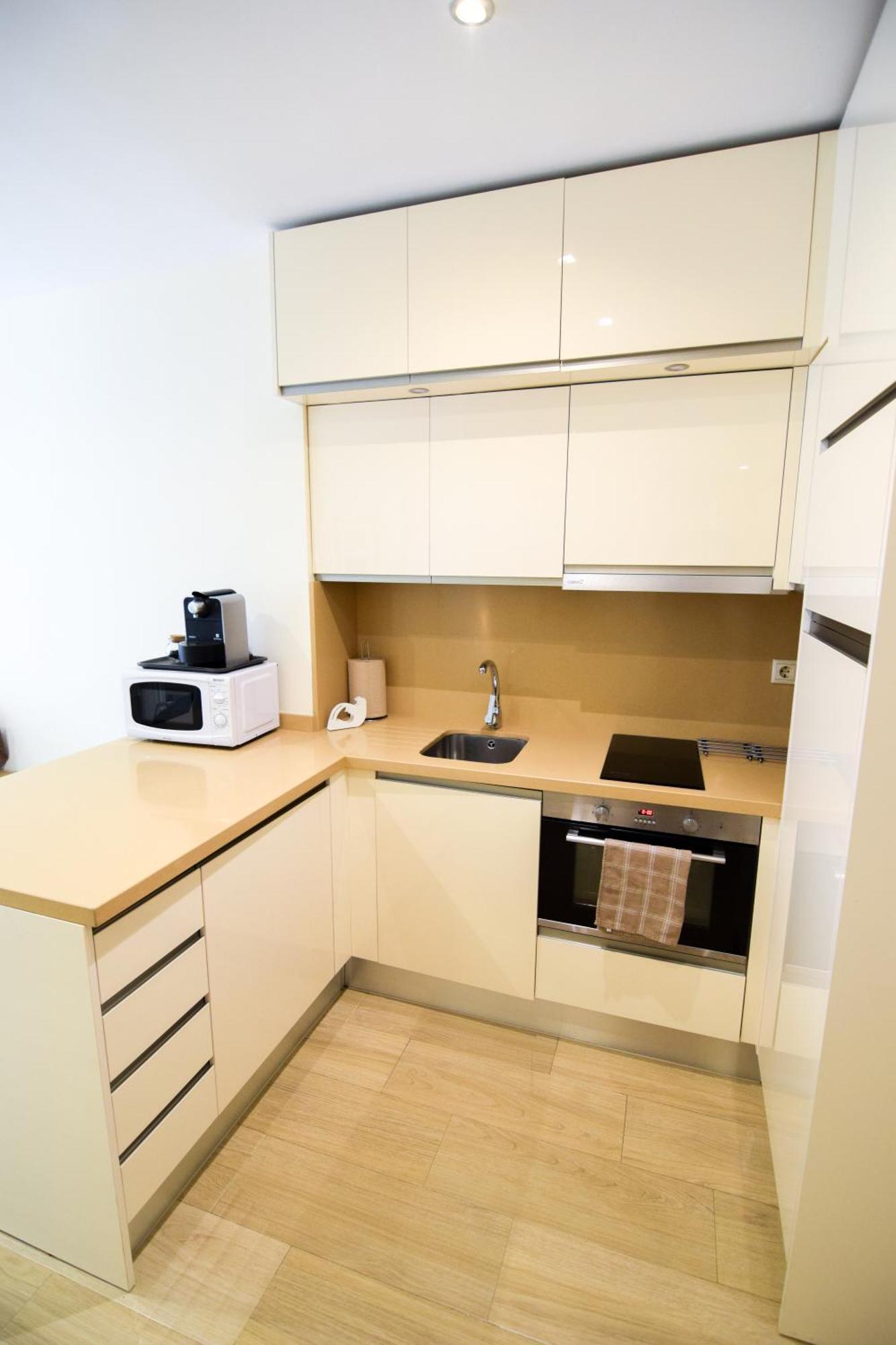 Malagueta Beachside Charm Apartment Малага Екстериор снимка
