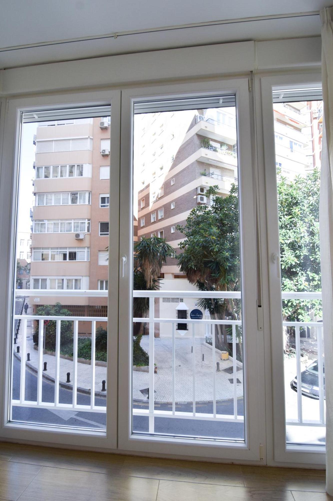 Malagueta Beachside Charm Apartment Малага Екстериор снимка