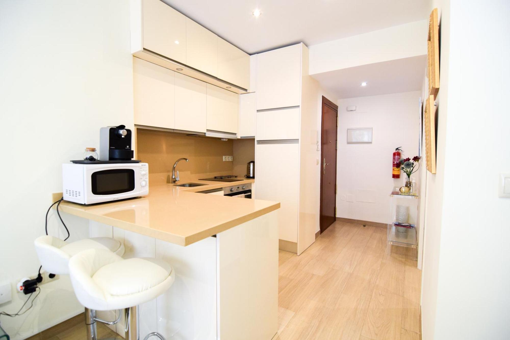 Malagueta Beachside Charm Apartment Малага Екстериор снимка