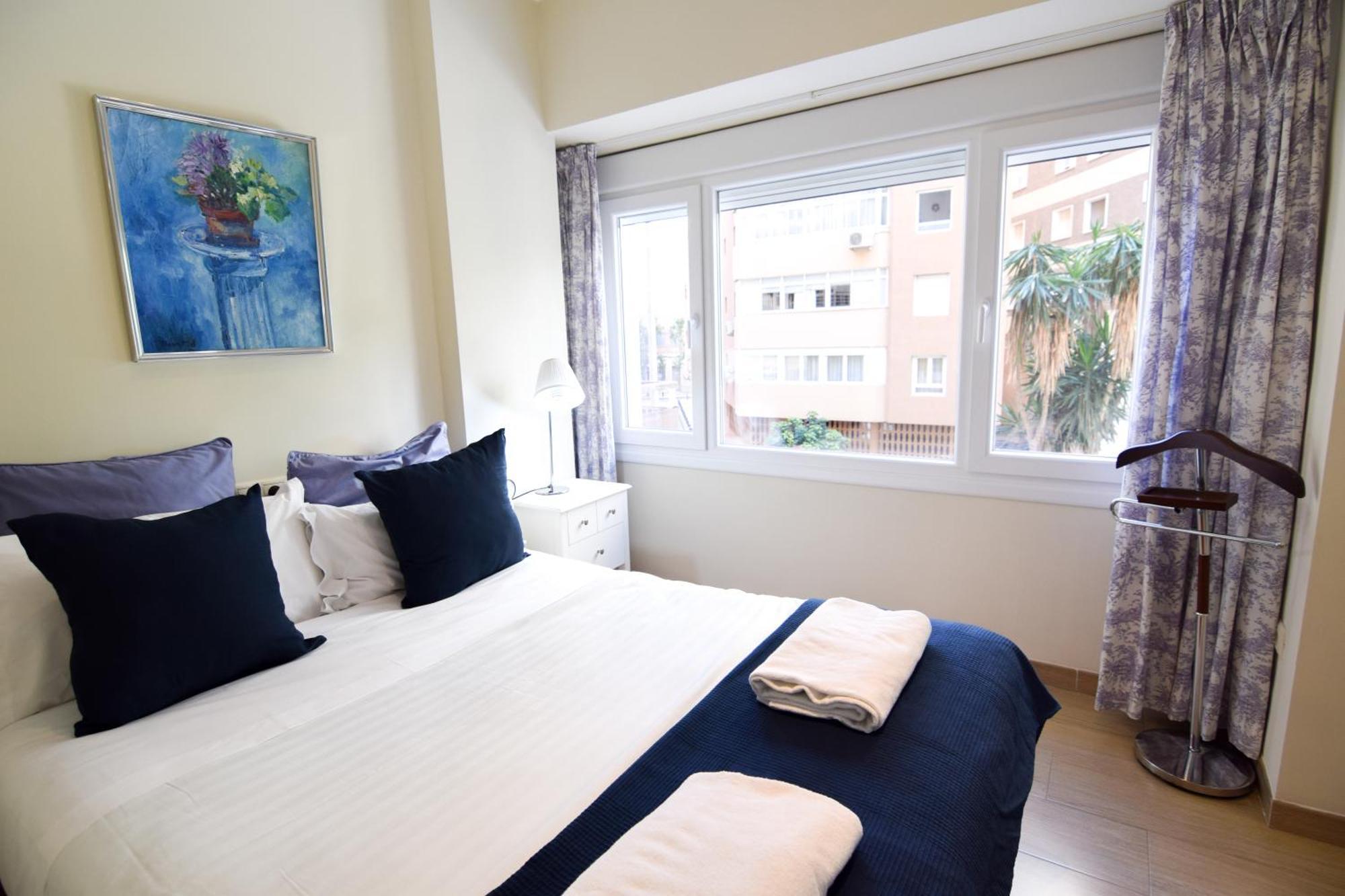 Malagueta Beachside Charm Apartment Малага Екстериор снимка